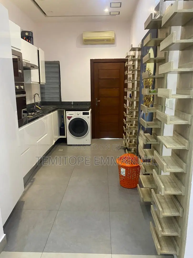 Furnished 1bdrm Apartment in Oniru Victoria for sale