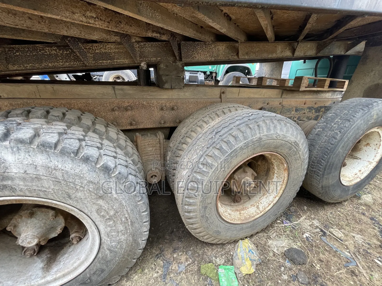 Dm 685s Dump Truck