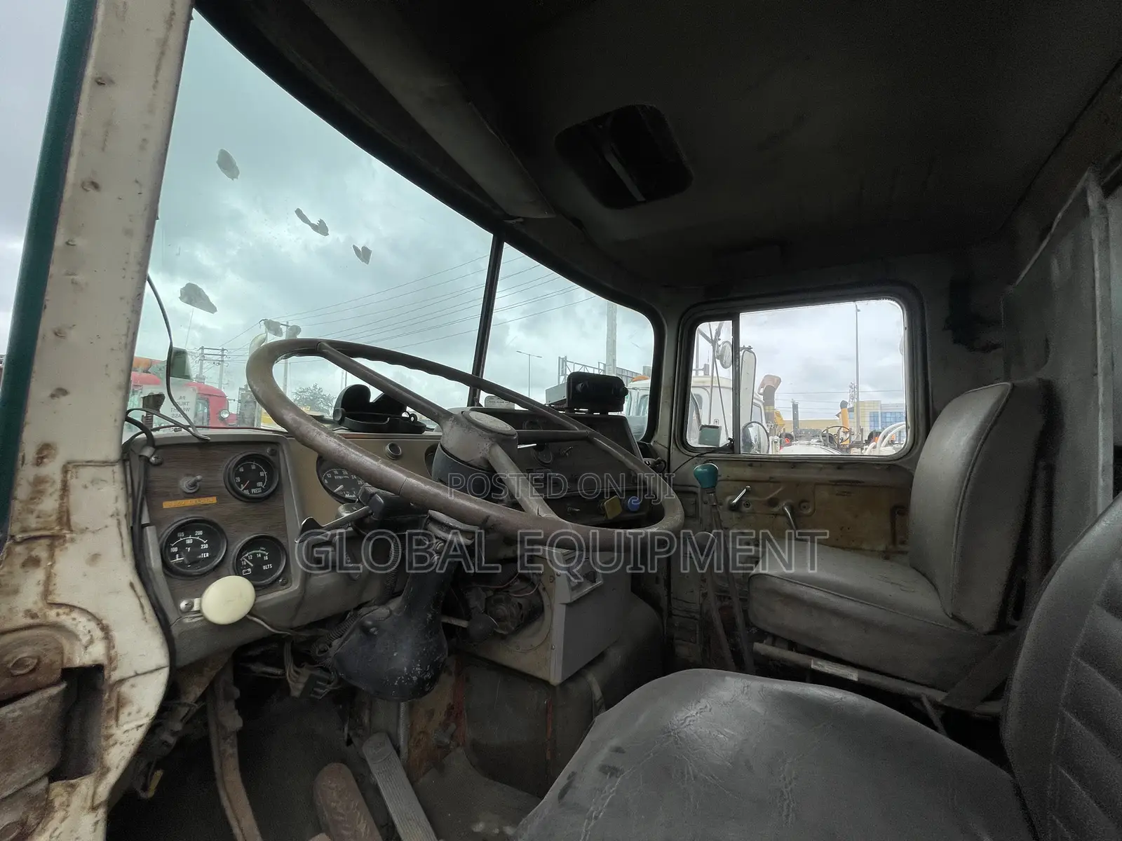 Dm 685s Dump Truck