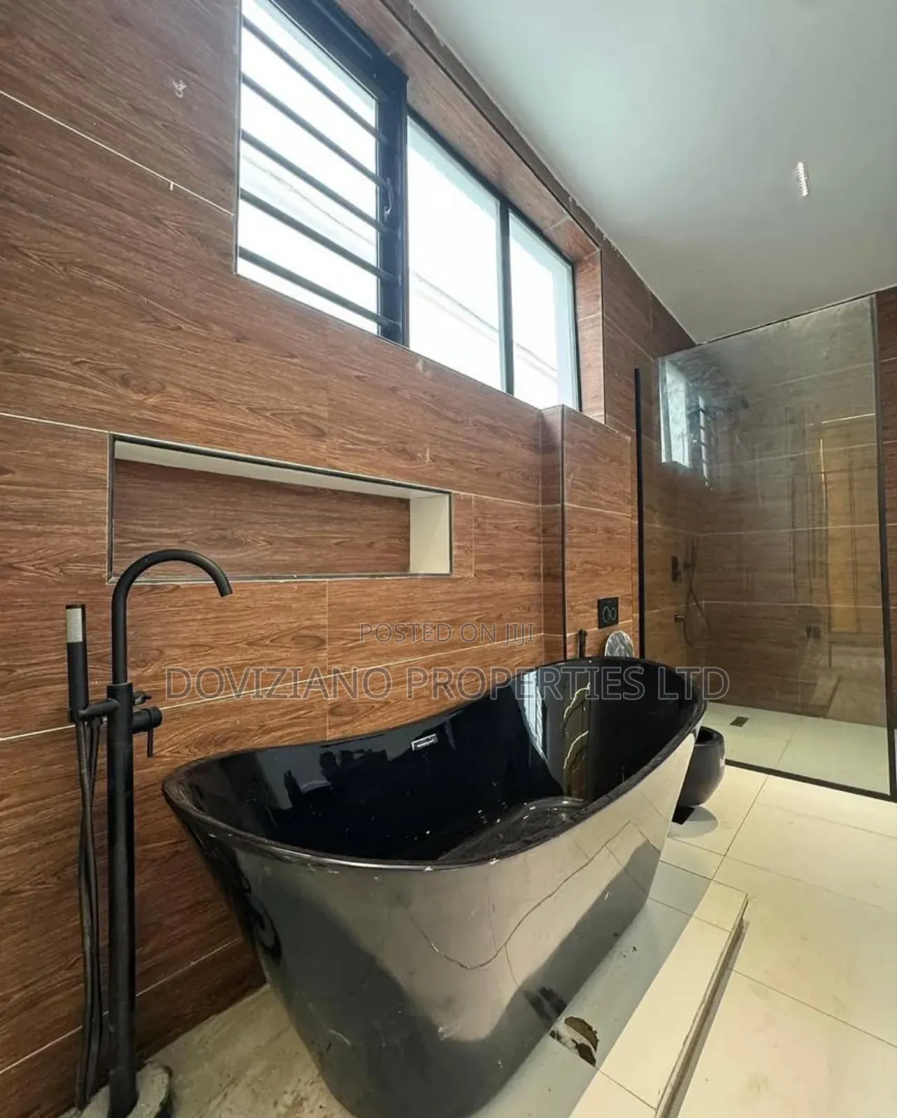 5bdrm Duplex in Ikota for sale