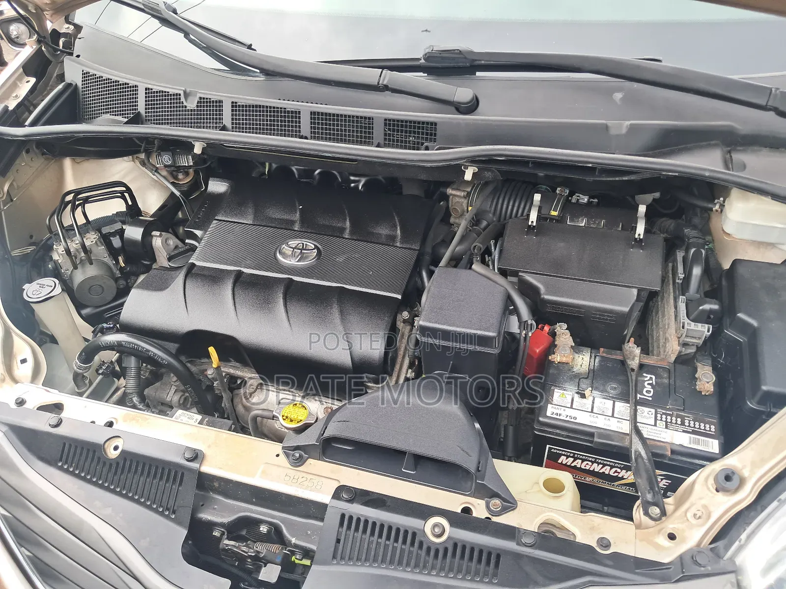 Toyota Sienna XLE 7 Passenger 2011 Gold