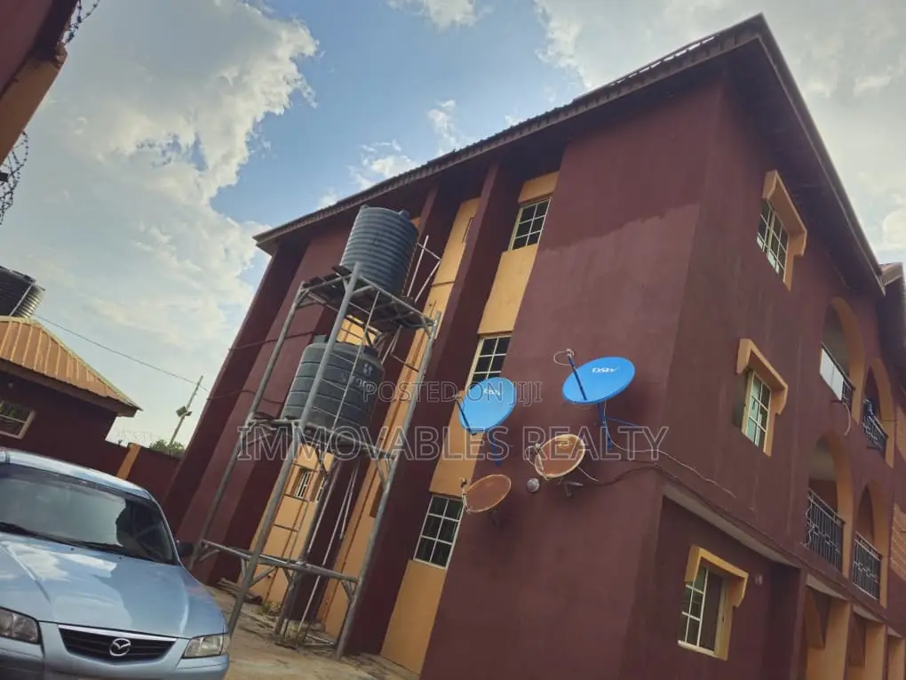 3bdrm Apartment in Olomore, Abeokuta South for sale