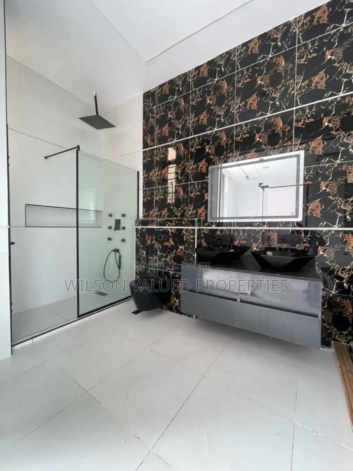 5bdrm Duplex in Wvp Homes, Chevron for sale