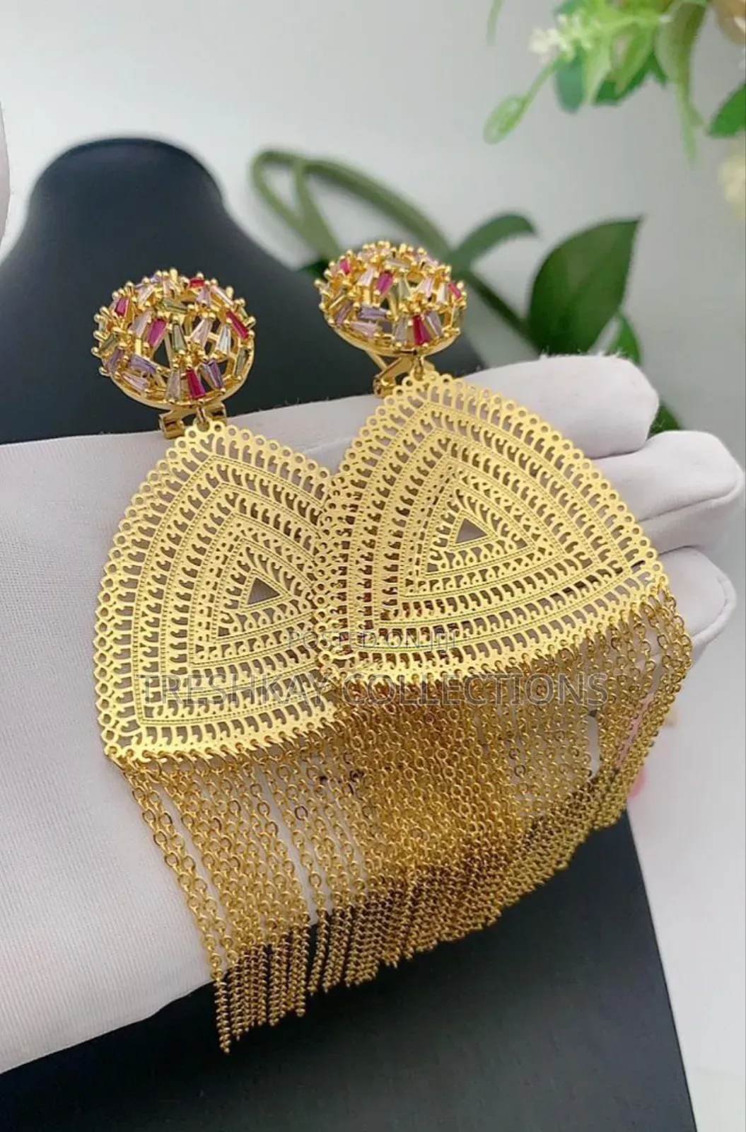 Luxurious Et Classy Ladies Earrings 
