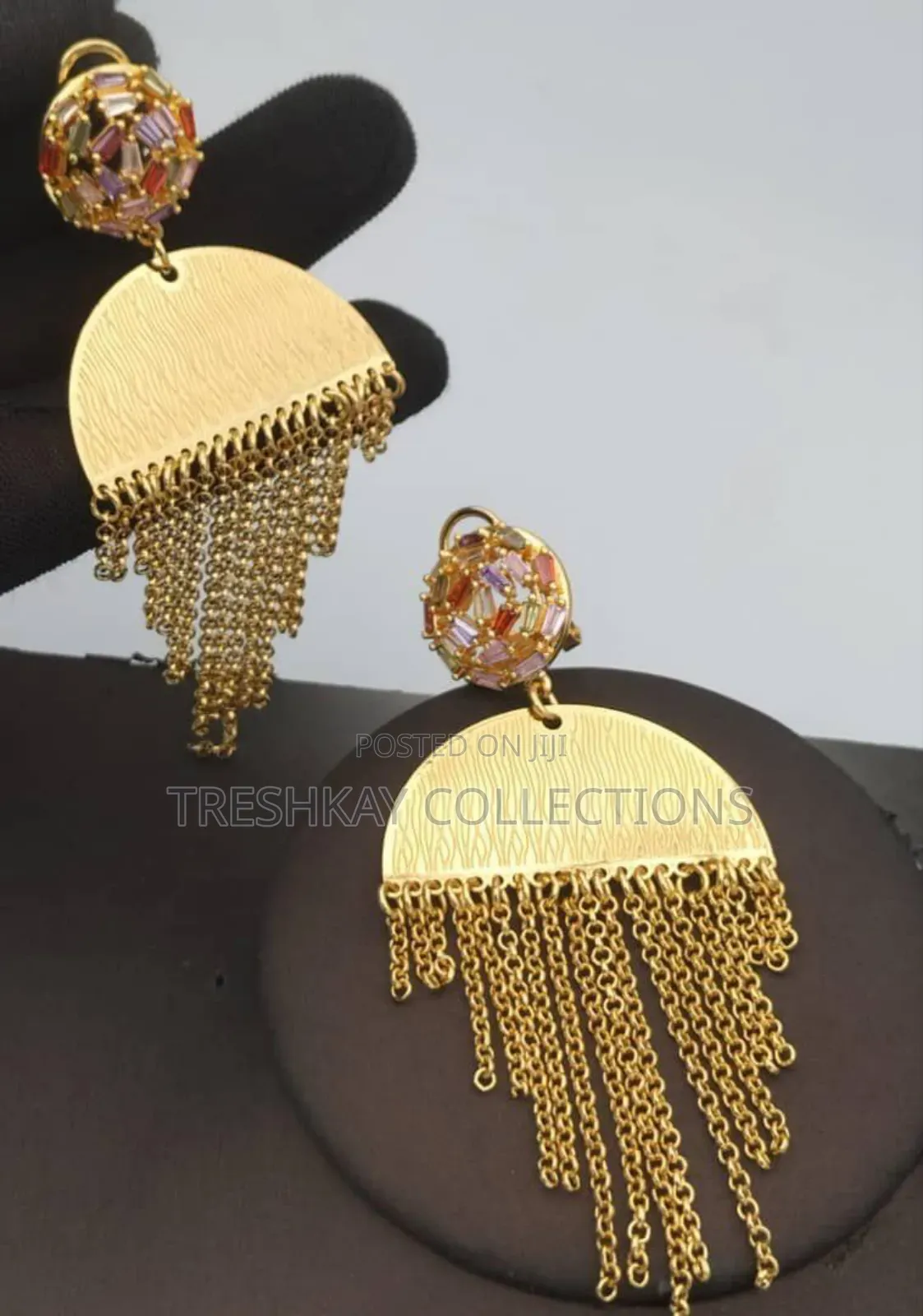 Luxurious Et Classy Ladies Earrings 