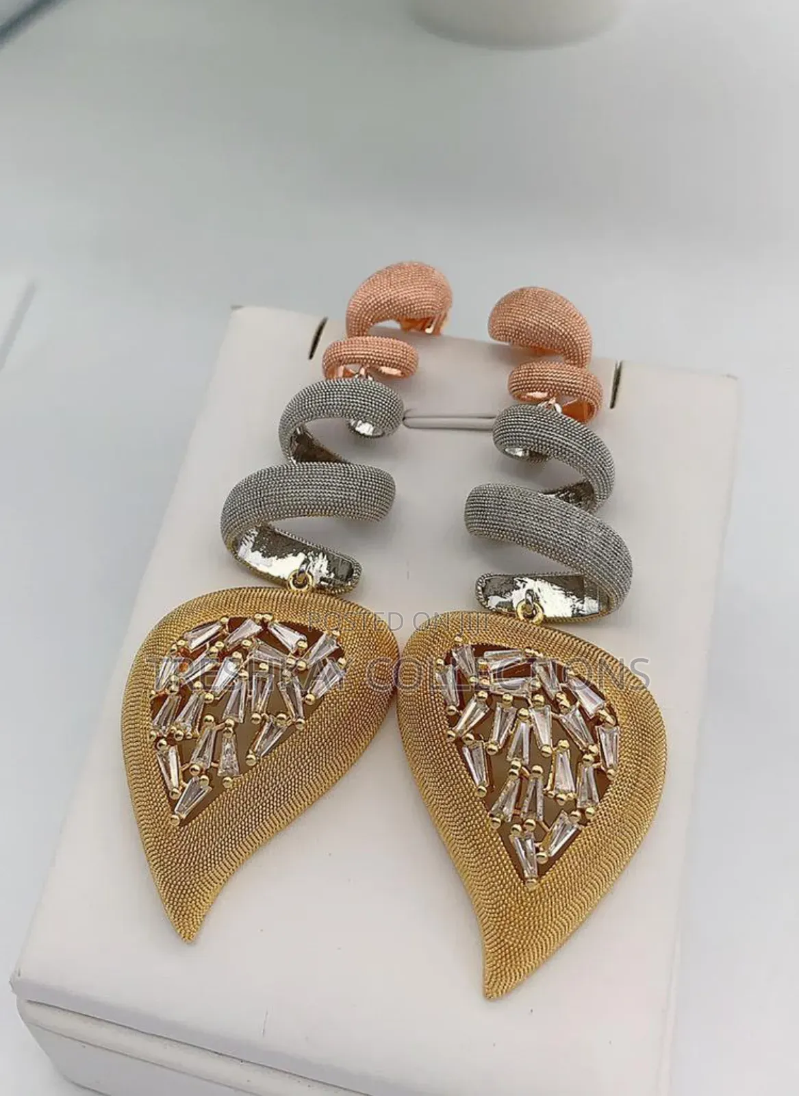 Luxurious Et Classy Ladies Earrings 