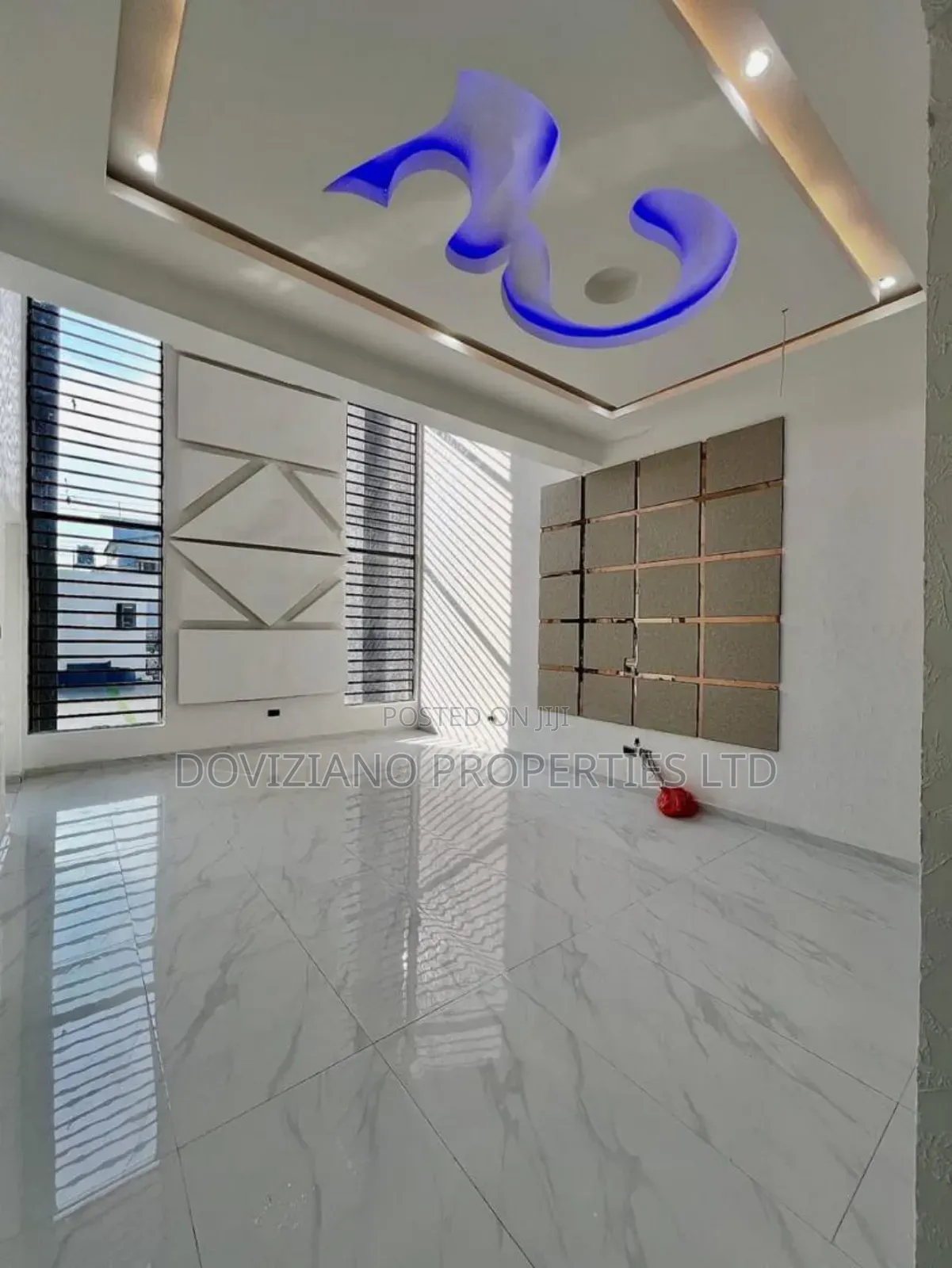 5bdrm Duplex in Osapa london for sale