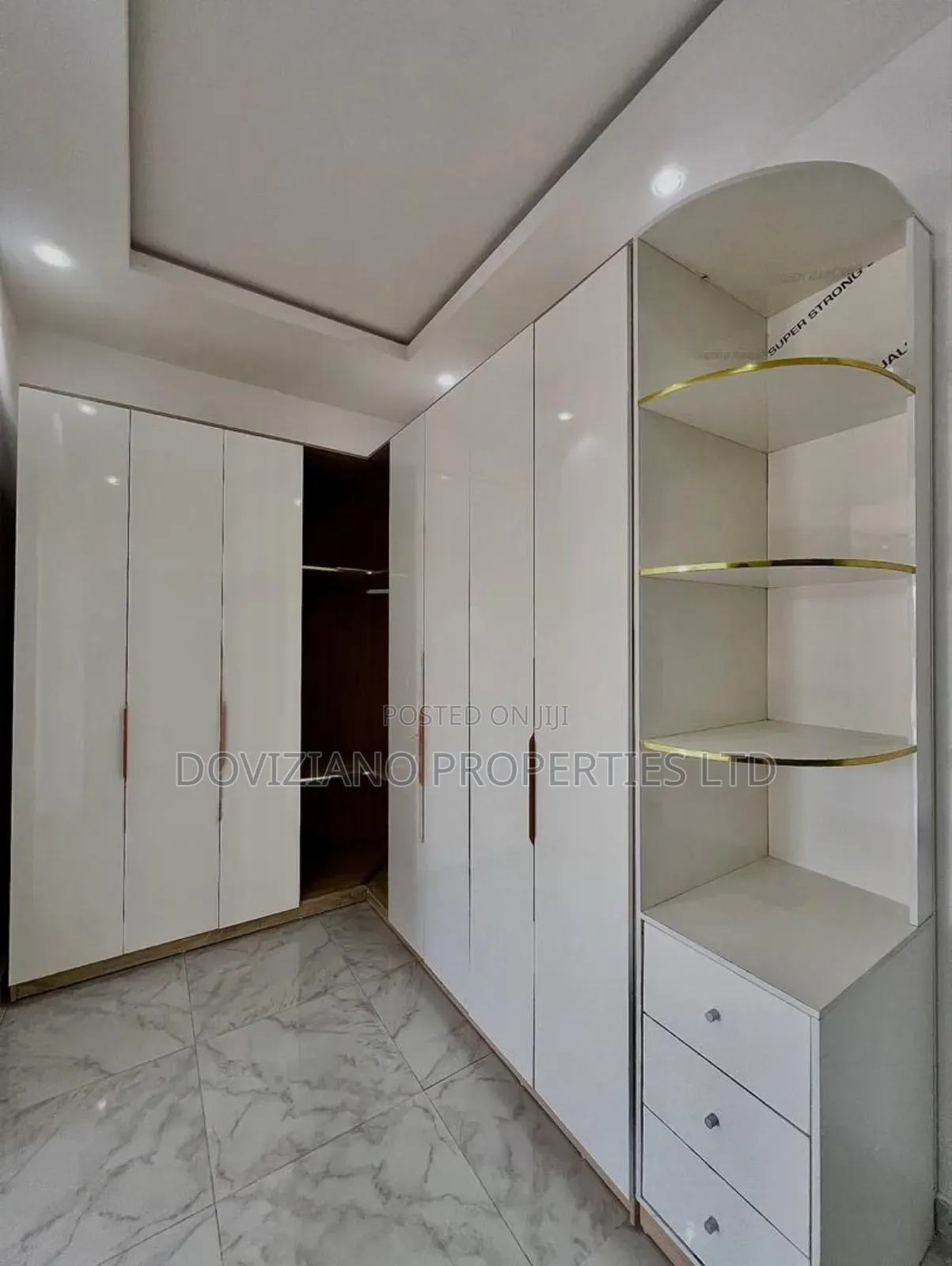 5bdrm Duplex in Osapa london for sale