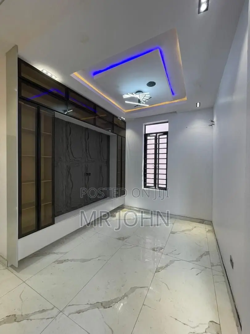 5bdrm Mansion in Orchid Road, Lekki for sale