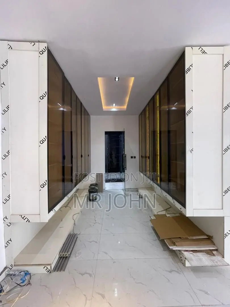 5bdrm Mansion in Orchid Road, Lekki for sale