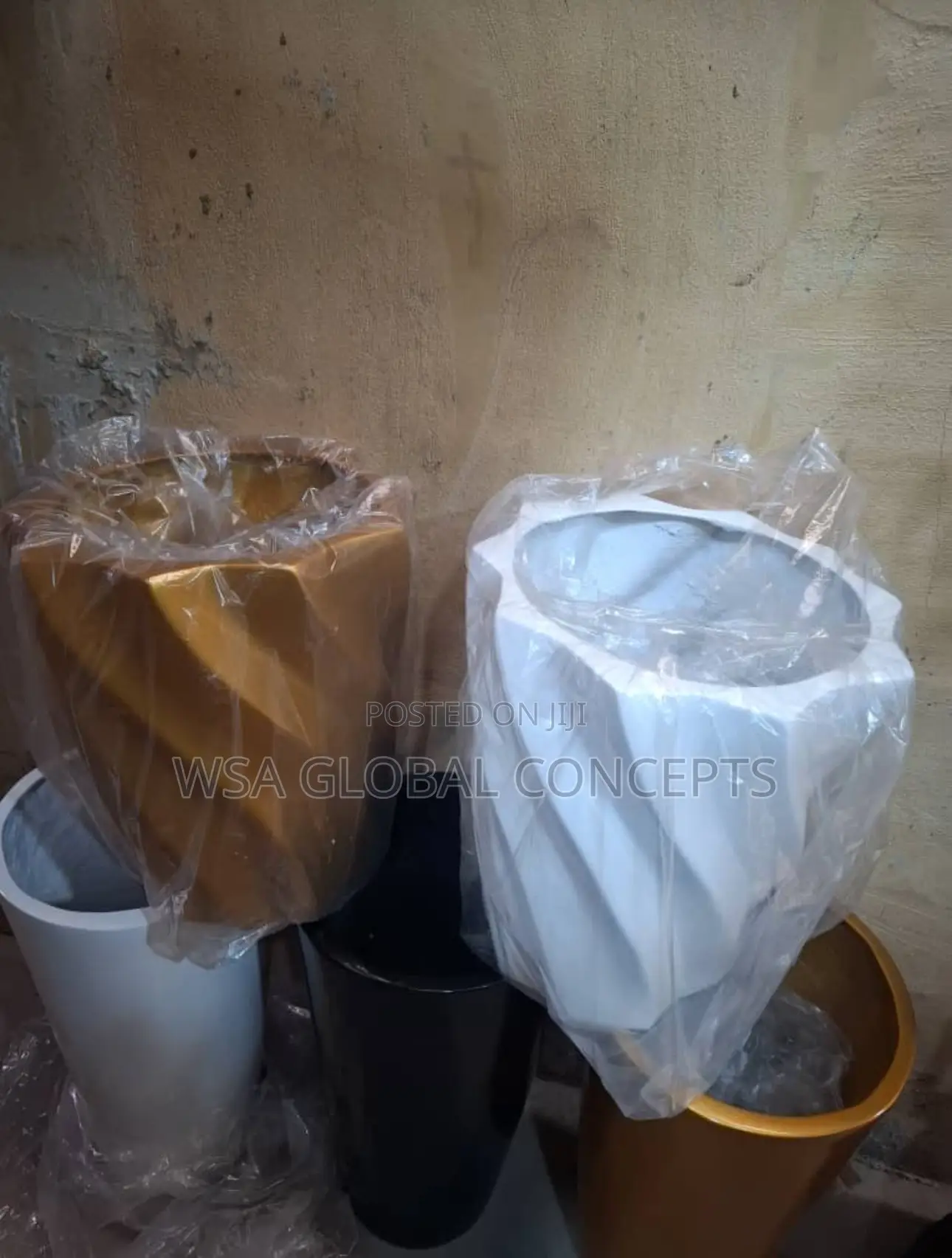 Spiral Design Carbon Fiber Flower Pot