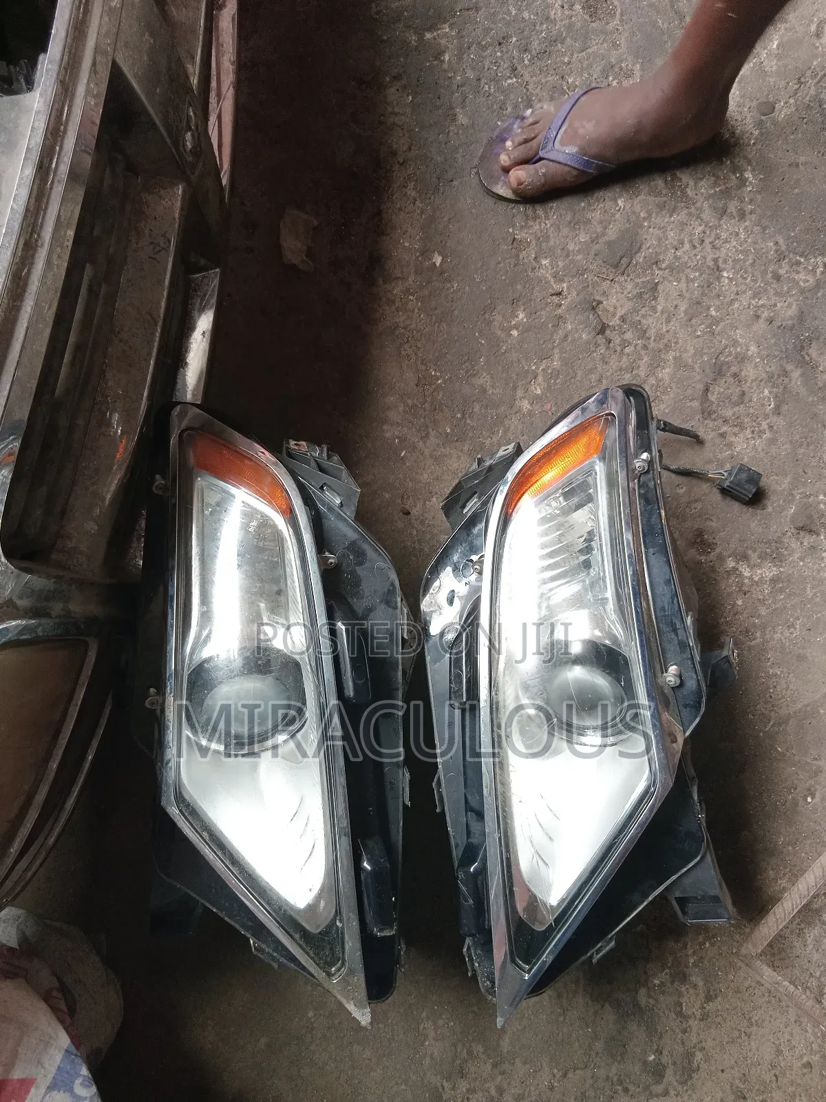 Headlight Lincoln MKS 2010 to 2012