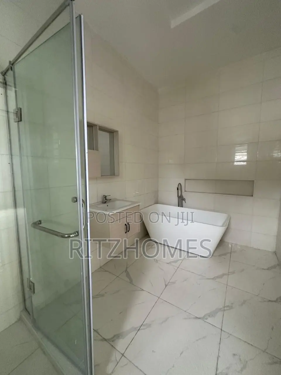 4bdrm House in VGC / Ajah for sale