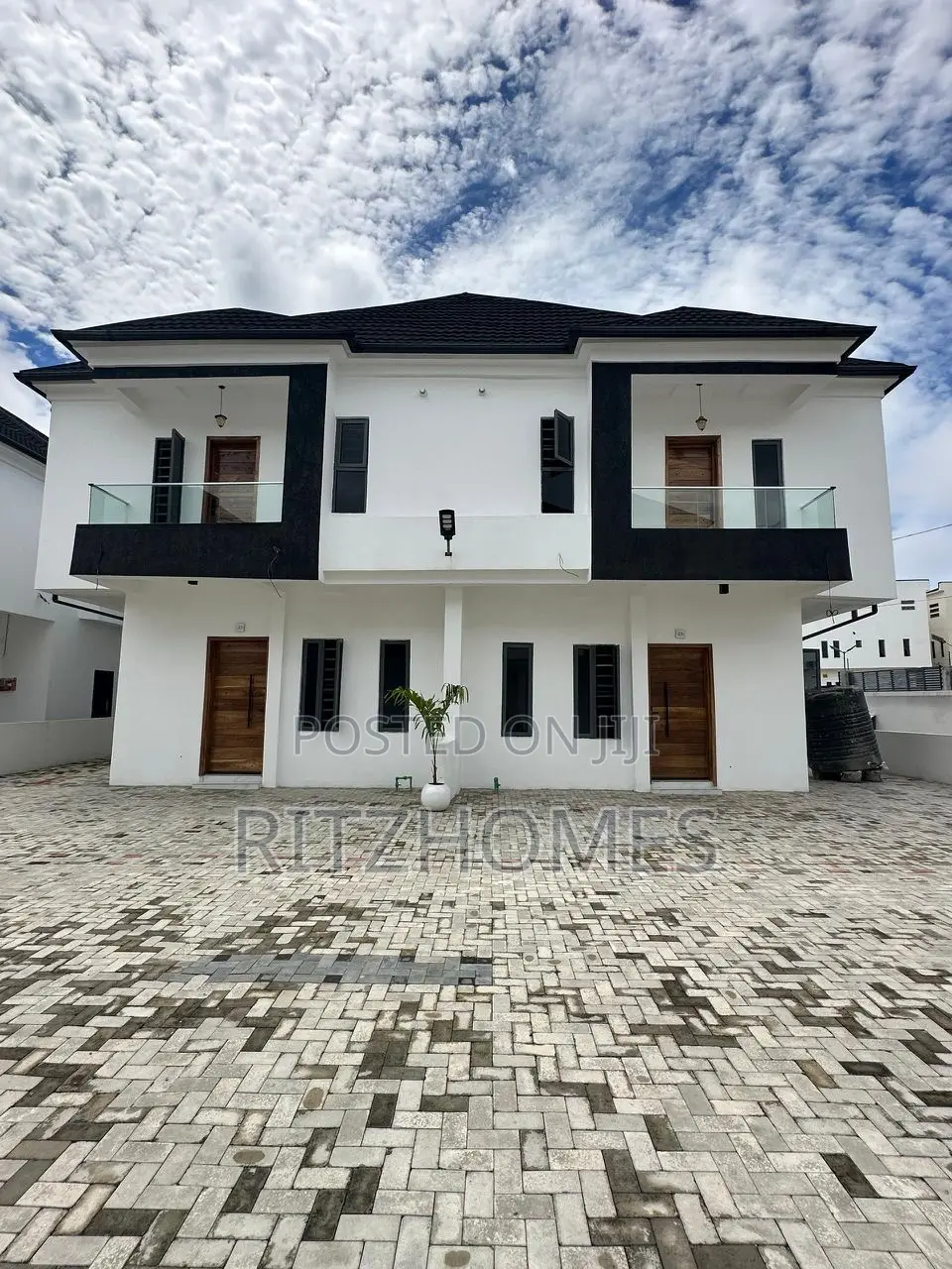 4bdrm House in VGC / Ajah for sale