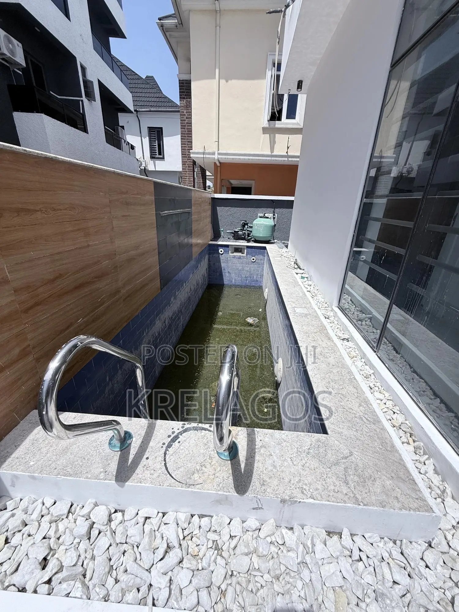 5bdrm Duplex in Ologolo for sale