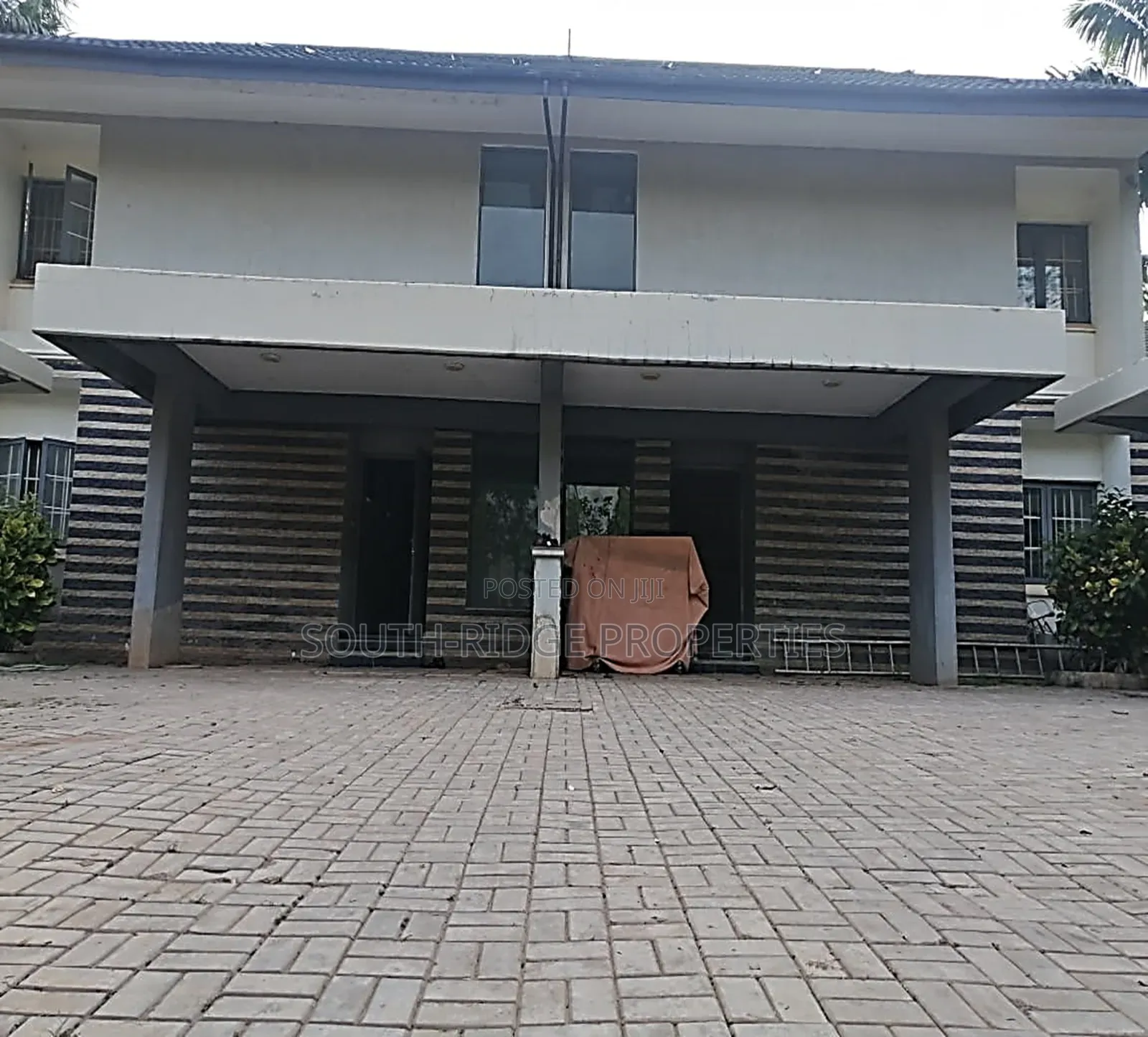 6bdrm Duplex in Legislative Quarters, Apo District for sale