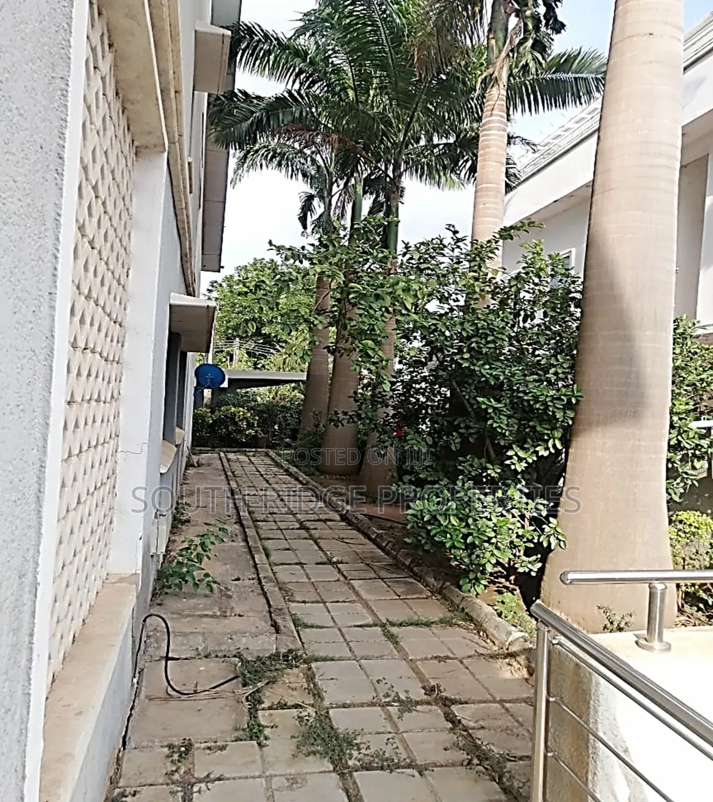 6bdrm Duplex in Legislative Quarters, Apo District for sale