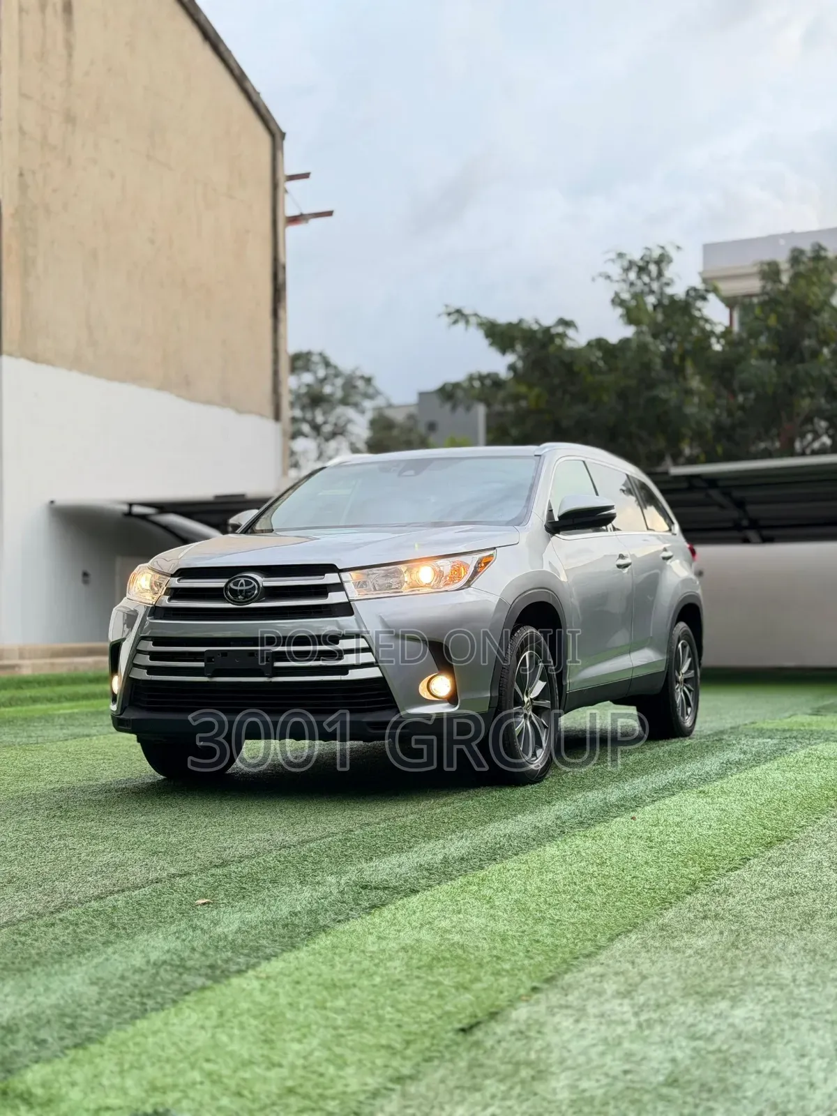 Toyota Highlander XLE 4x4 V6 (3.5L 6cyl 8A) 2018 Silver