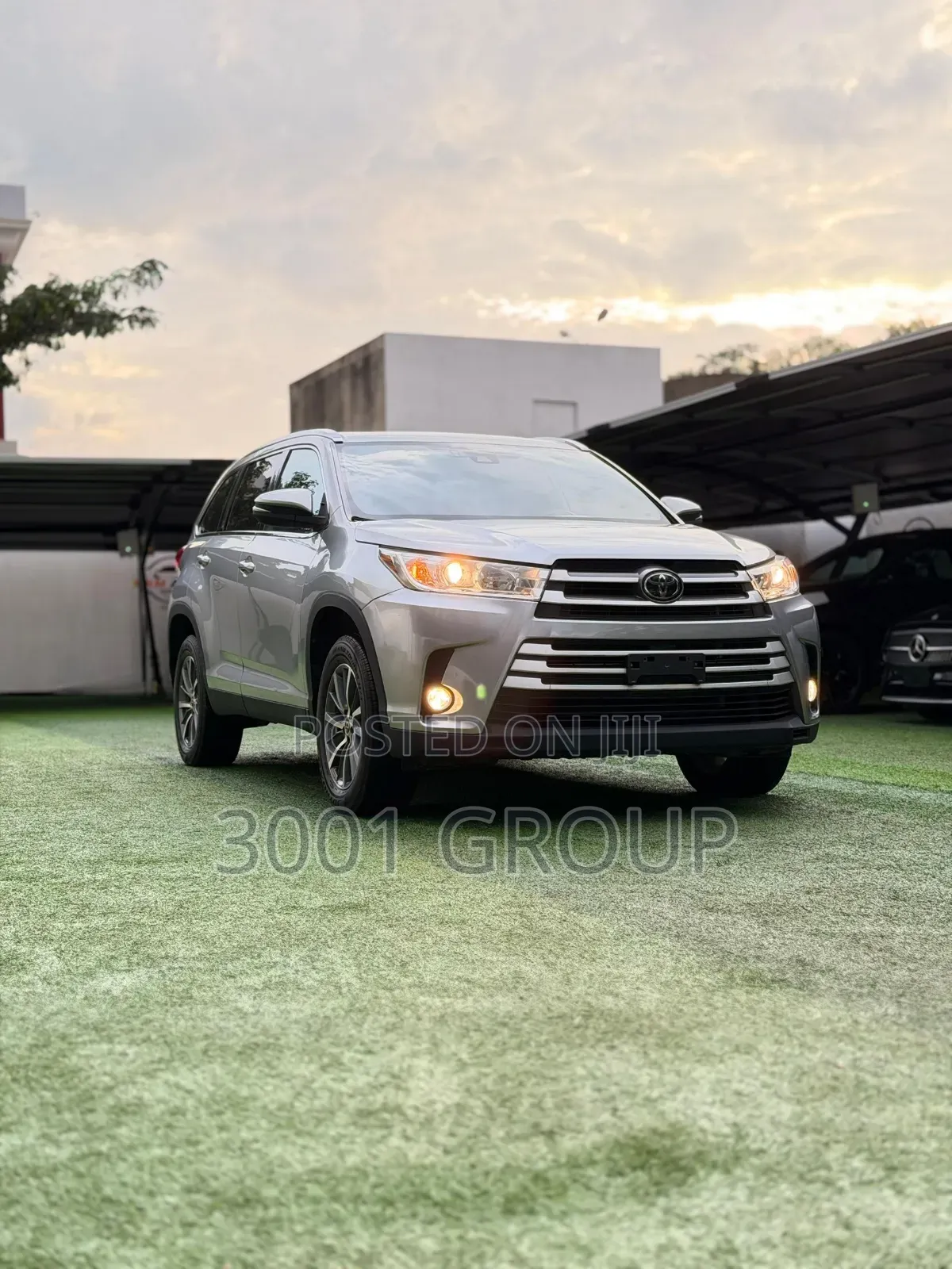 Toyota Highlander XLE 4x4 V6 (3.5L 6cyl 8A) 2018 Silver