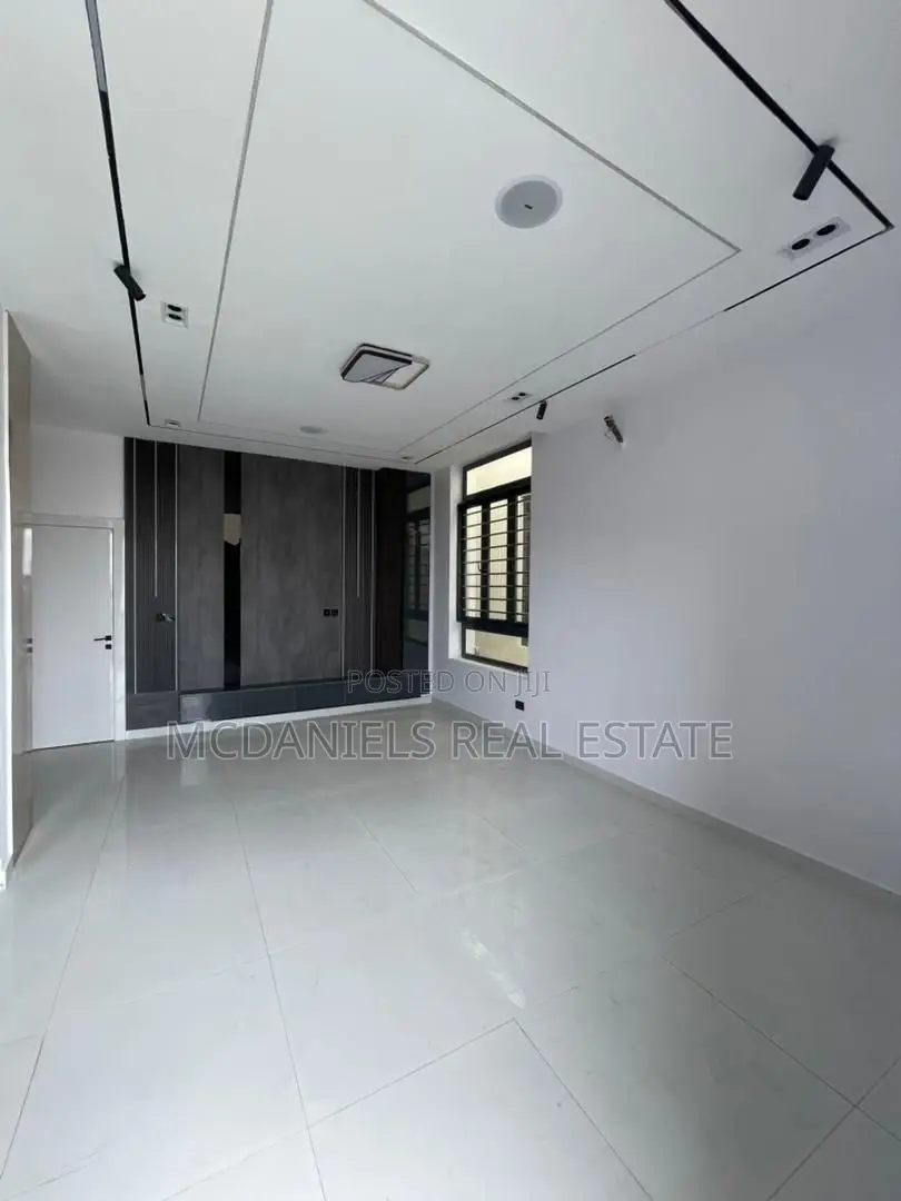 Furnished 5bdrm Duplex in Chevron for sale