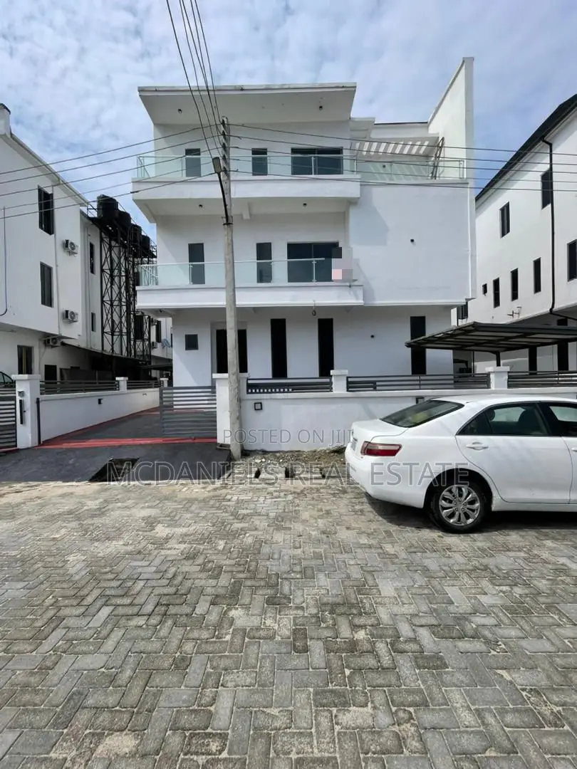Furnished 5bdrm Duplex in Chevron for sale