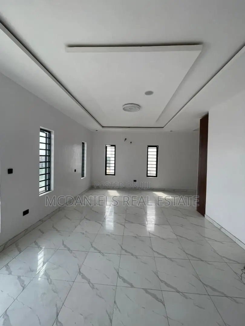 Furnished 5bdrm Duplex in Chevron for sale