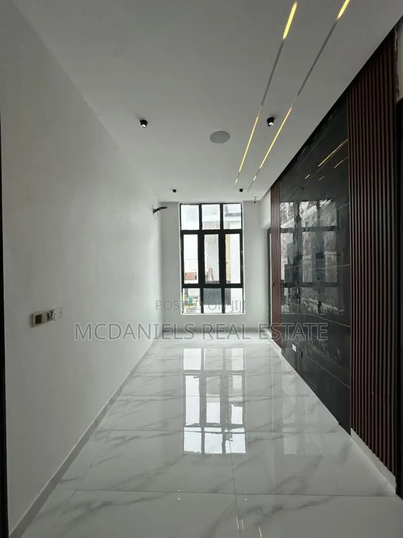 Furnished 5bdrm Duplex in Chevron for sale