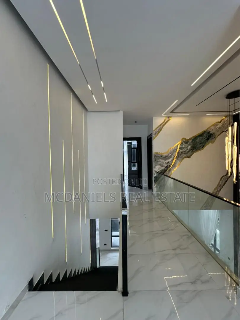 Furnished 5bdrm Duplex in Chevron for sale