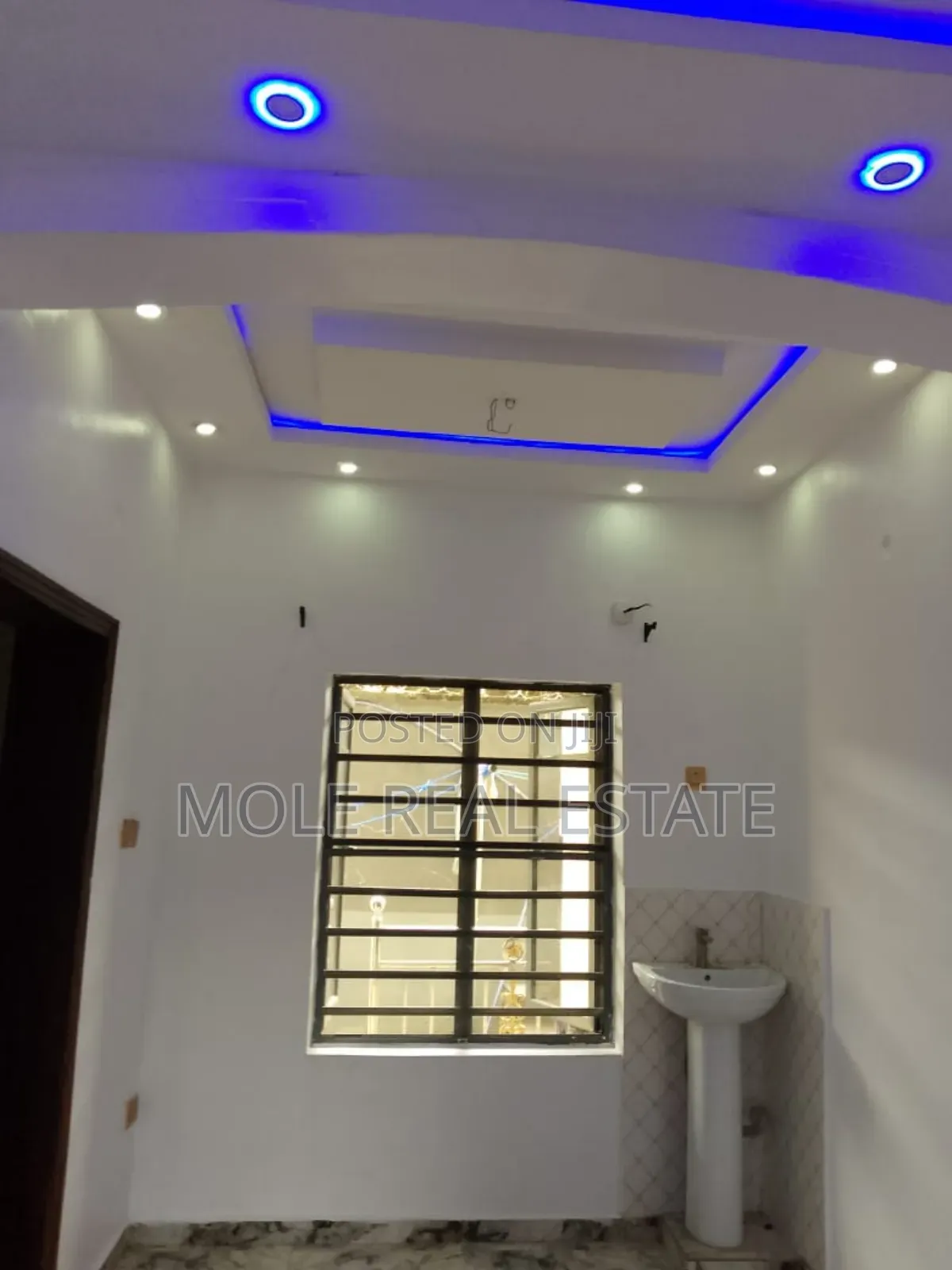 Furnished 5bdrm Duplex in Ajao Estate for sale