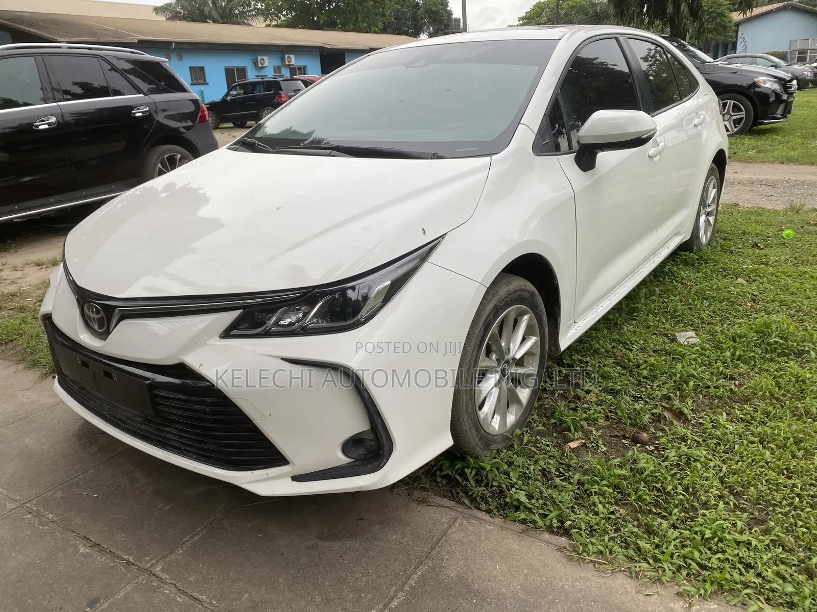 Toyota Corolla SE 2023 White