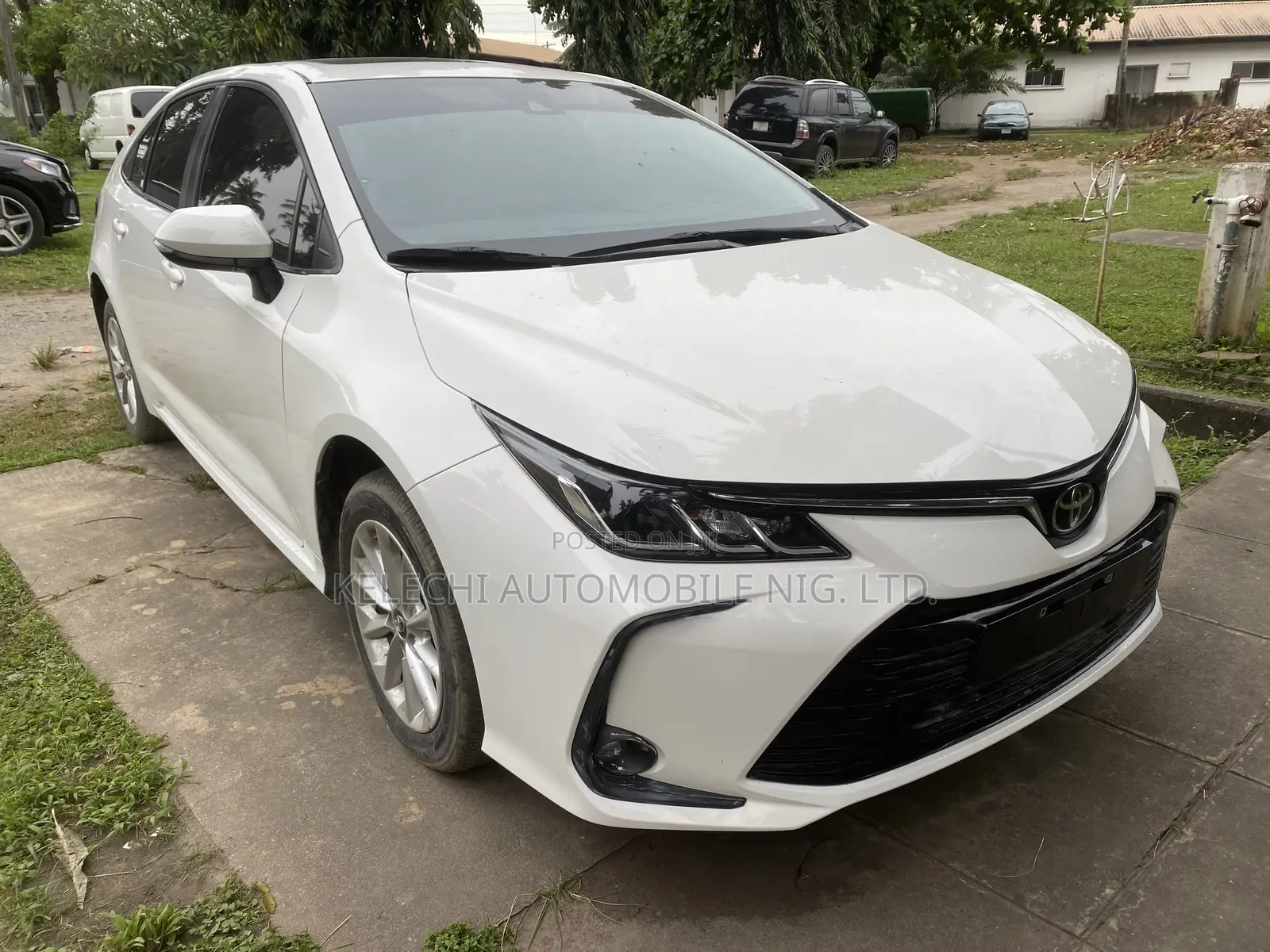 Toyota Corolla SE 2023 White