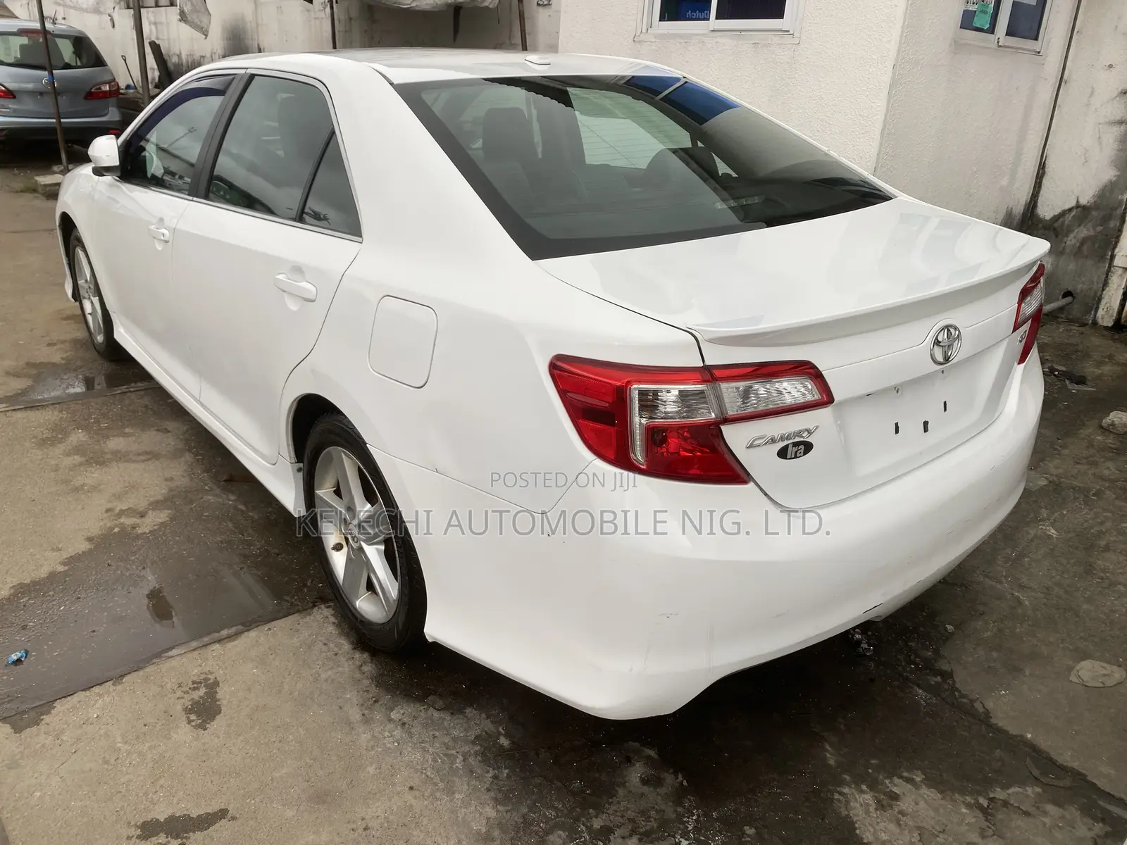 Toyota Camry SE 4dr Sedan (2.5L 4cyl 6A) 2013 White