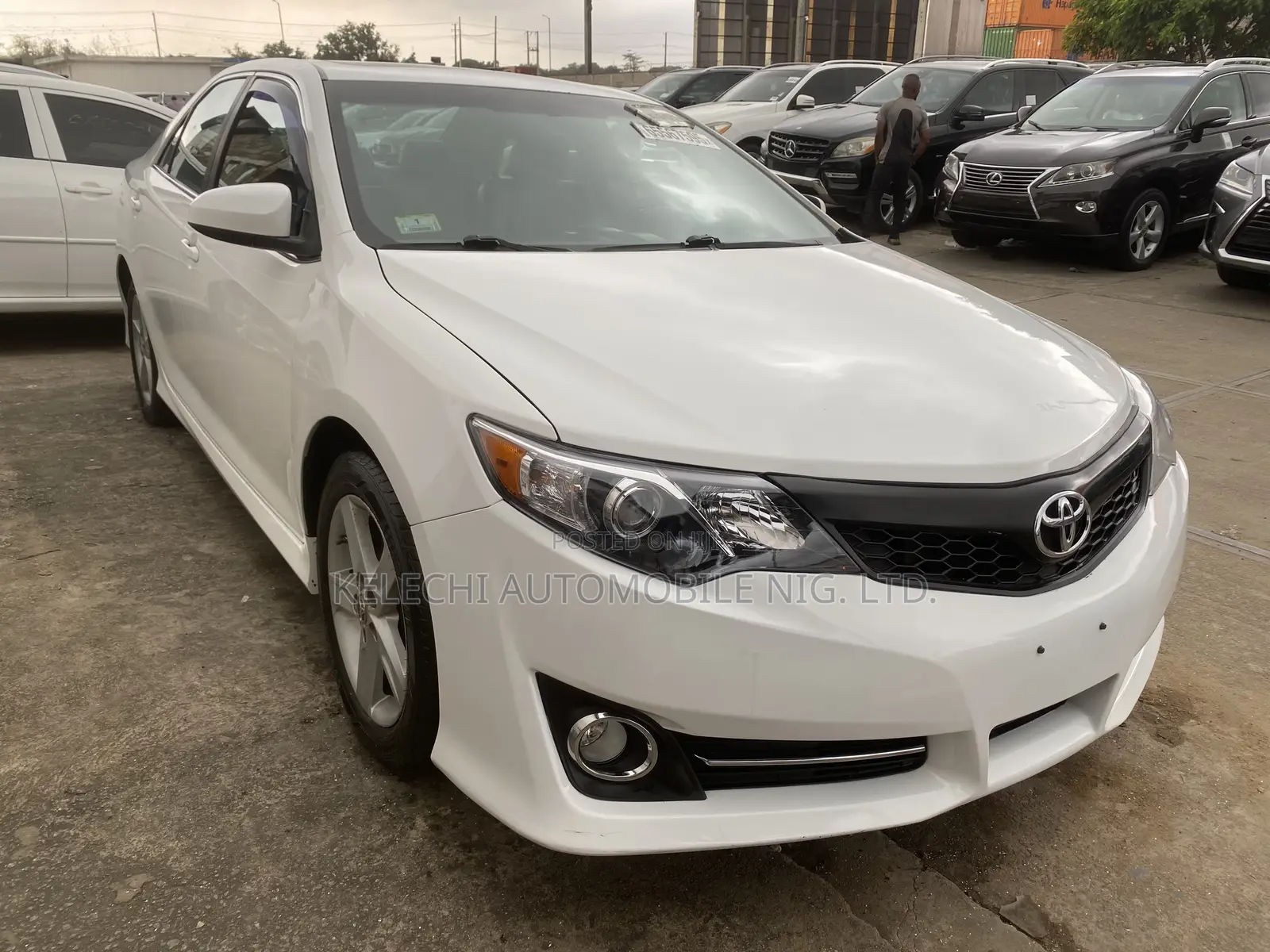 Toyota Camry SE 4dr Sedan (2.5L 4cyl 6A) 2013 White