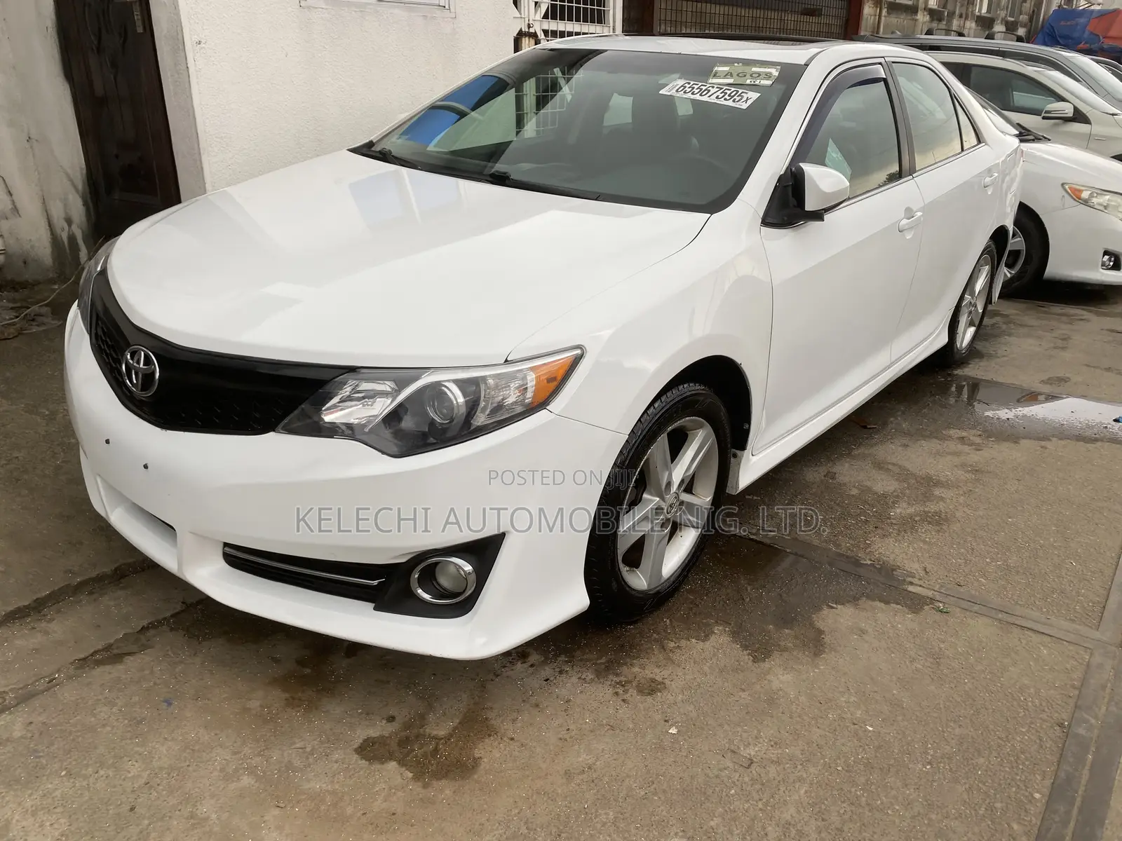 Toyota Camry SE 4dr Sedan (2.5L 4cyl 6A) 2013 White
