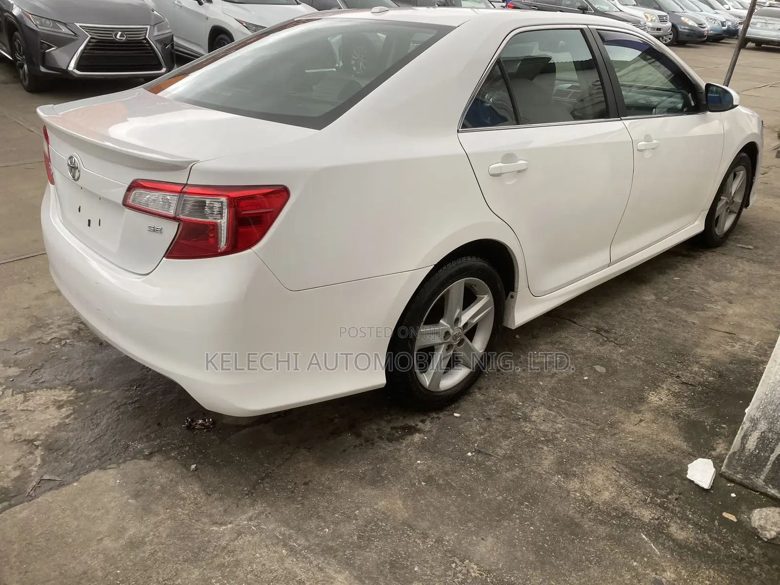 Toyota Camry SE 4dr Sedan (2.5L 4cyl 6A) 2013 White