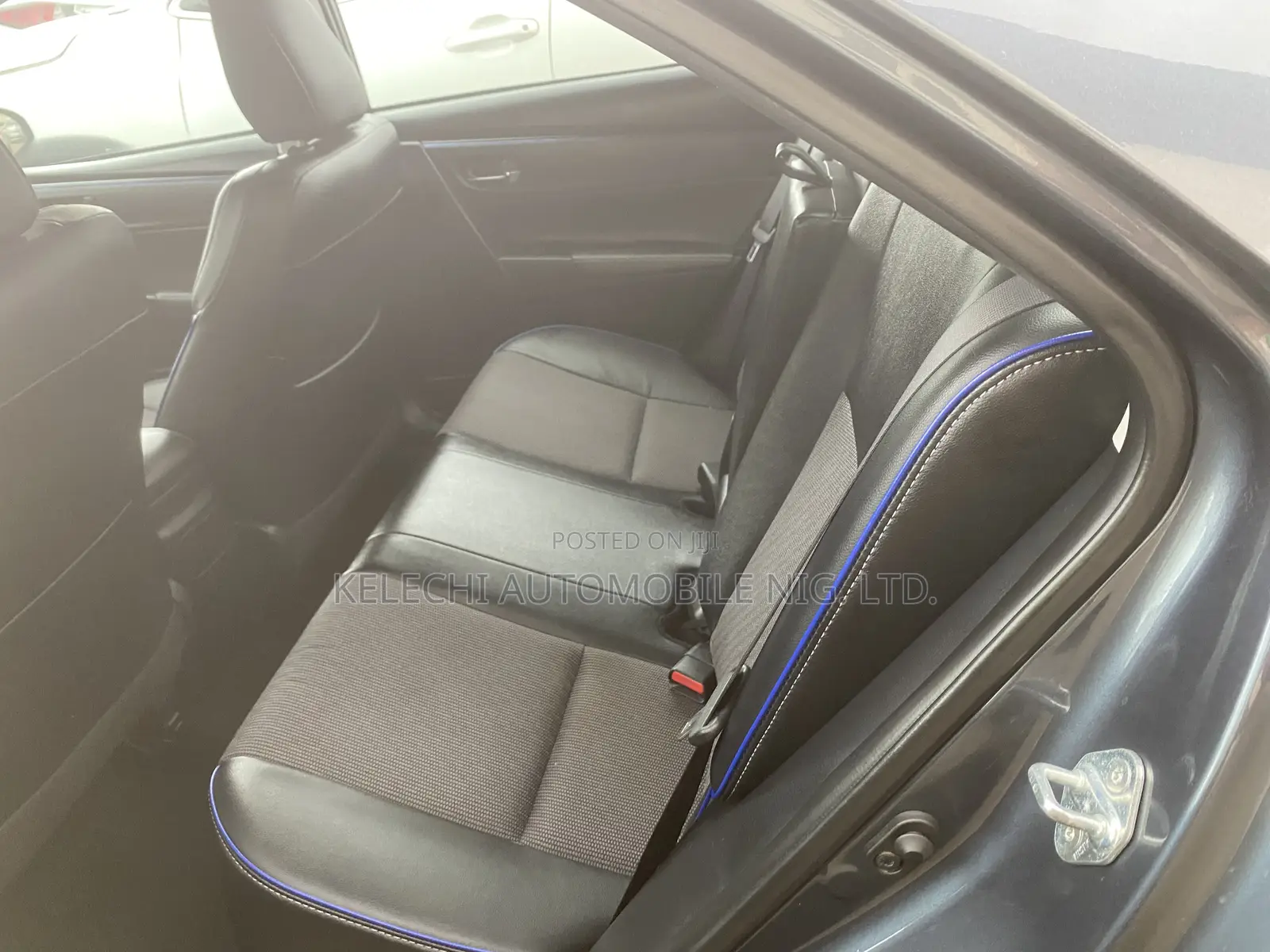 Toyota Corolla SE 4dr Sedan (1.8L 4cyl CVT) 2017 Gray