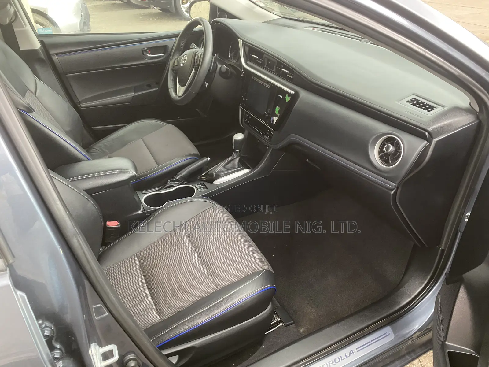 Toyota Corolla SE 4dr Sedan (1.8L 4cyl Manual) 2017 Gray