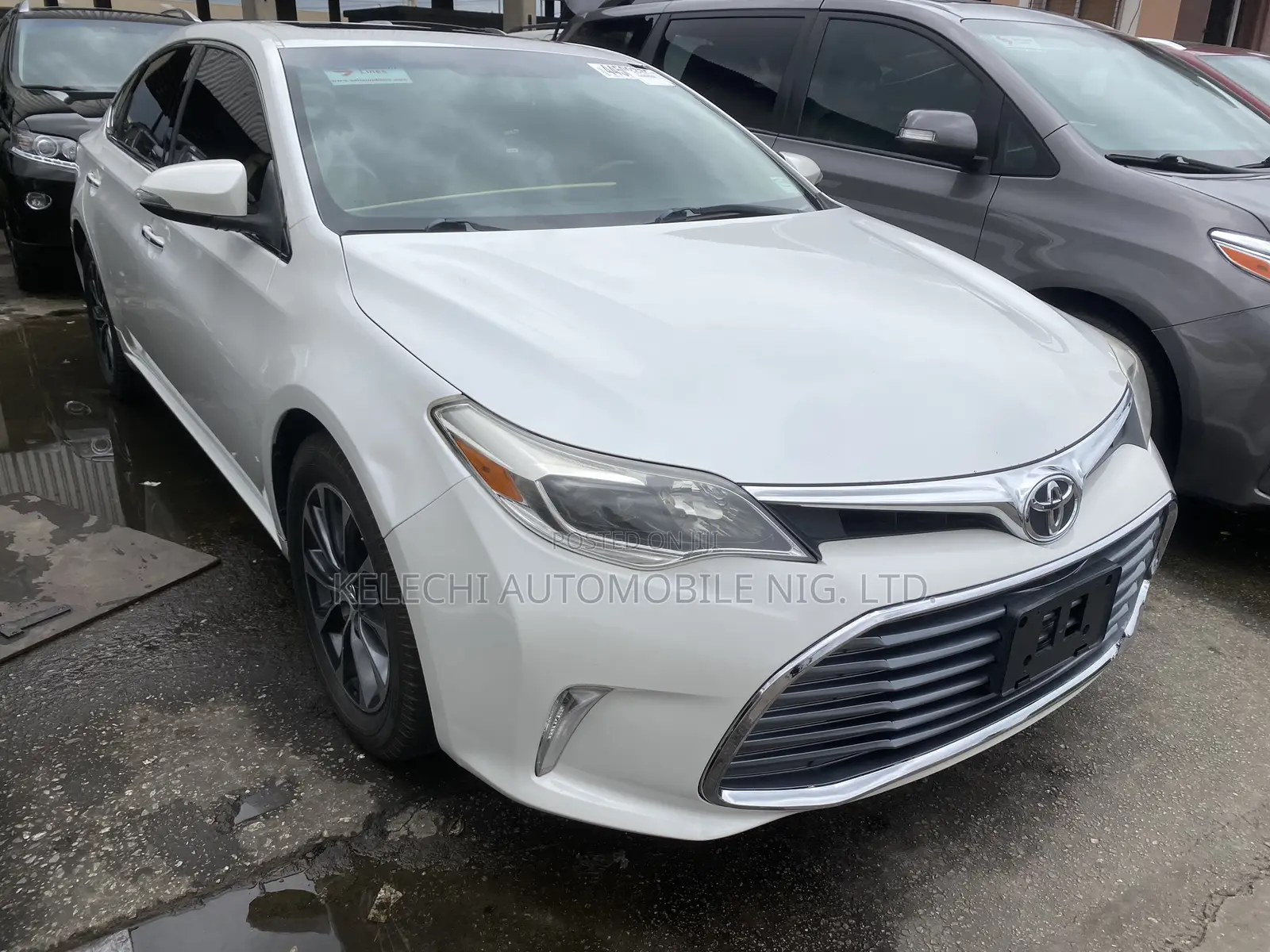 Toyota Avalon XLE FWDSedan (3.6L 6cyl 6A) 2016 White