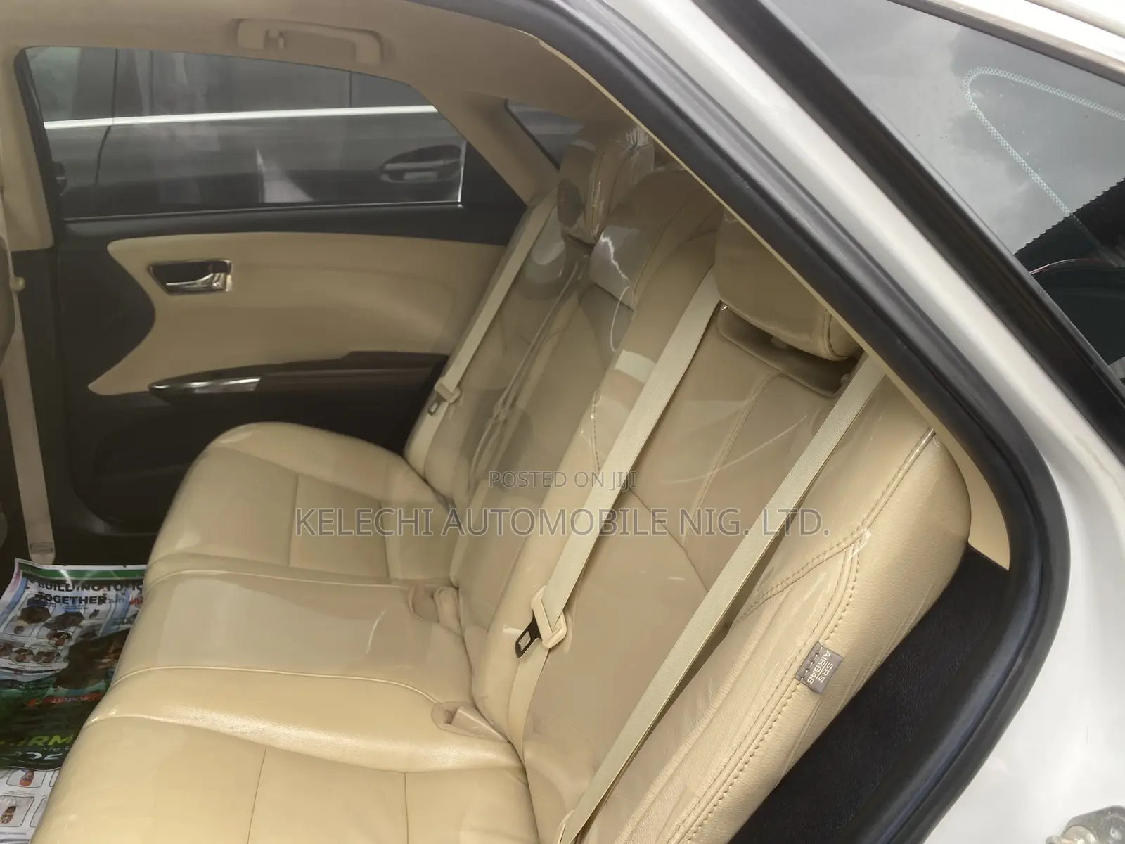 Toyota Avalon XLE FWDSedan (3.6L 6cyl 6A) 2016 White