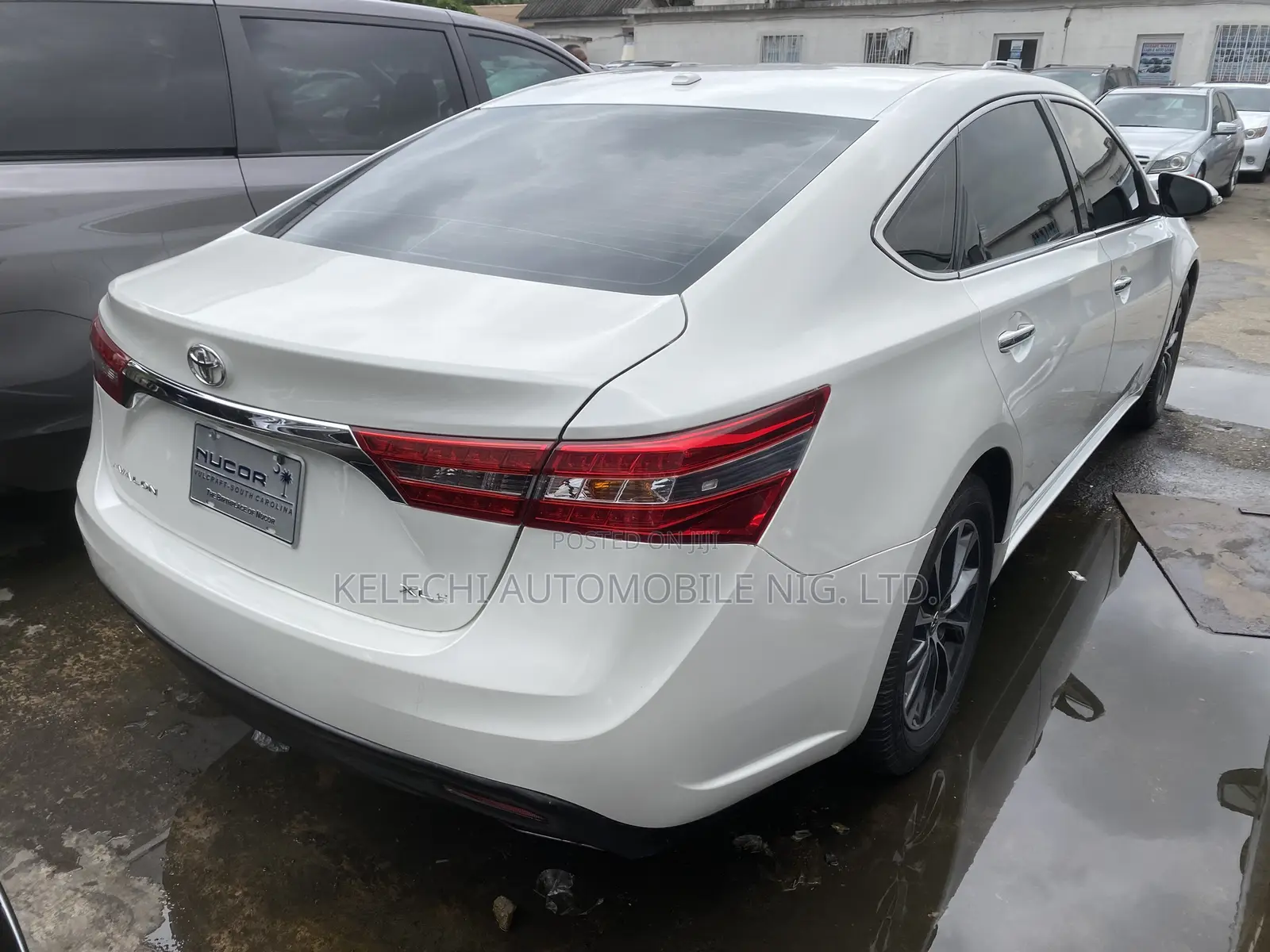 Toyota Avalon XLE FWDSedan (3.6L 6cyl 6A) 2016 White