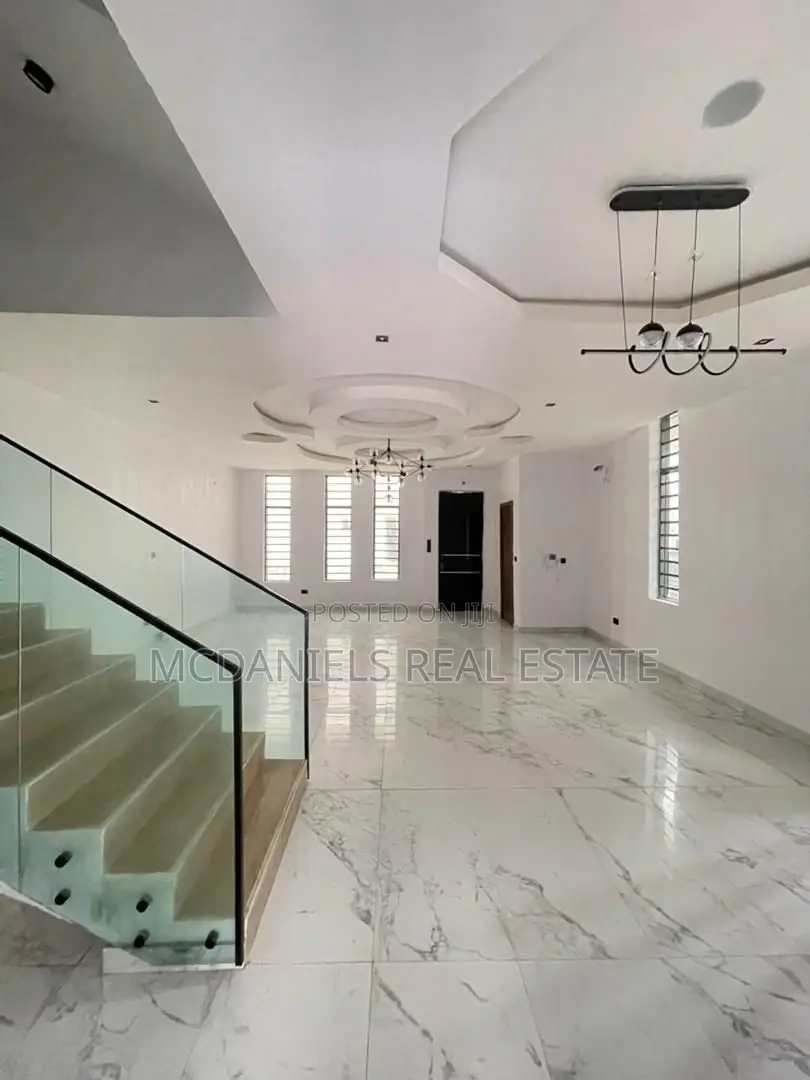 Furnished 5bdrm Duplex in Chevron for sale
