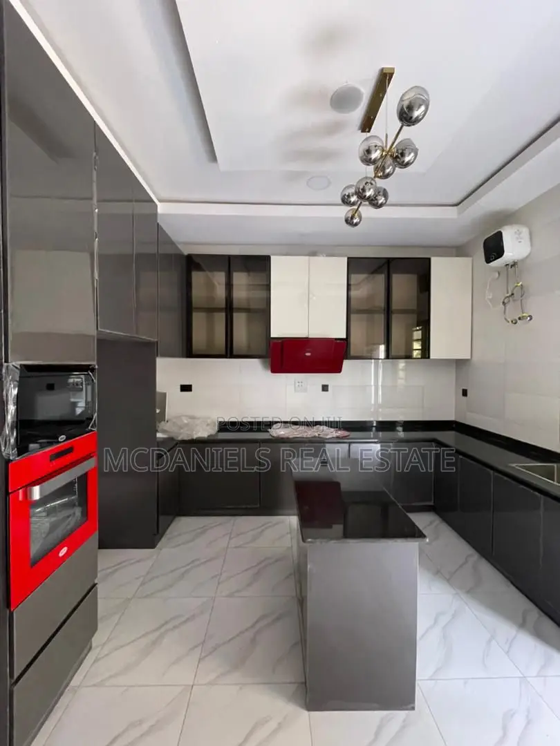 Furnished 5bdrm Duplex in Chevron for sale