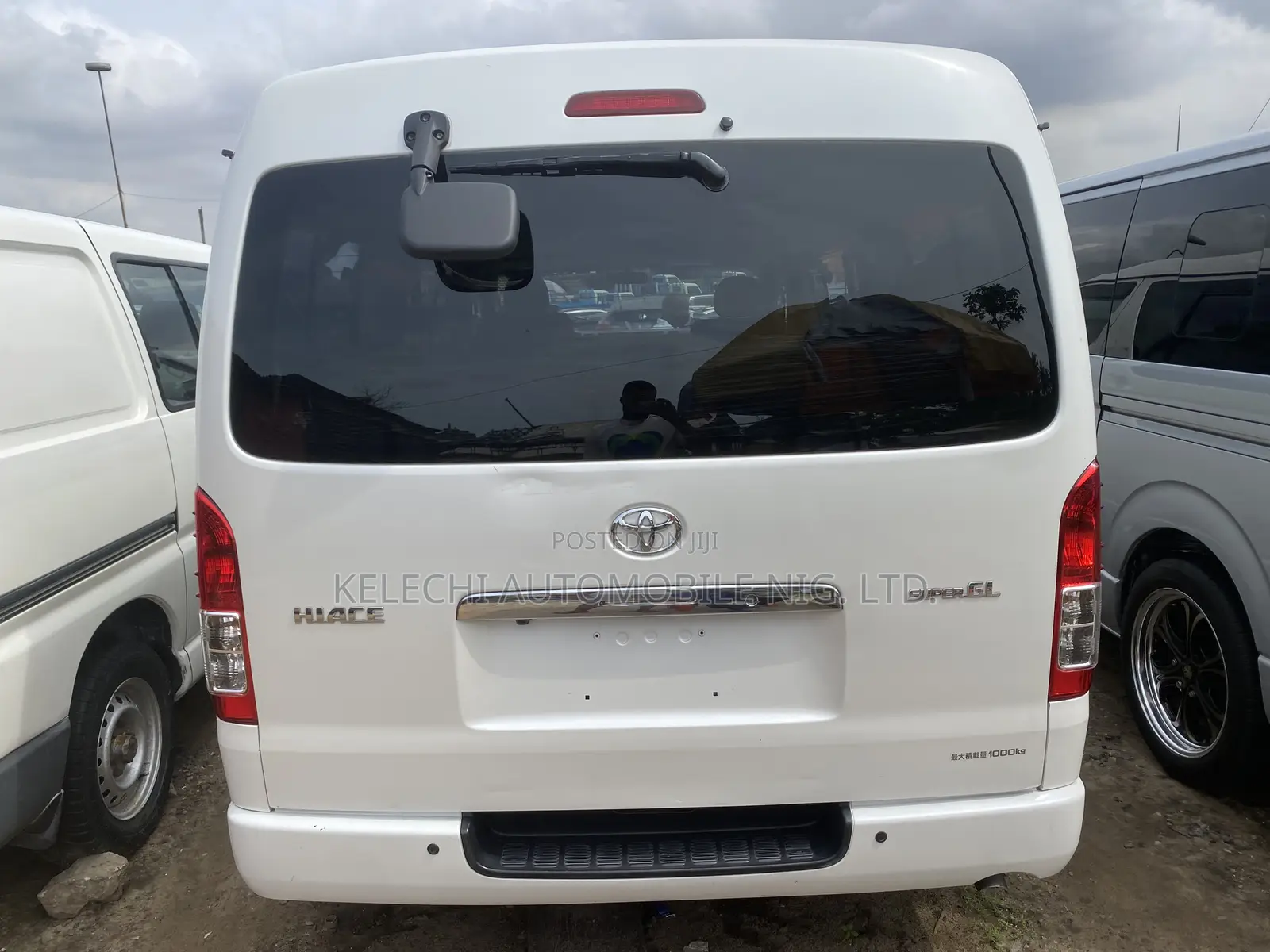 Toyota HiAce 2013 White