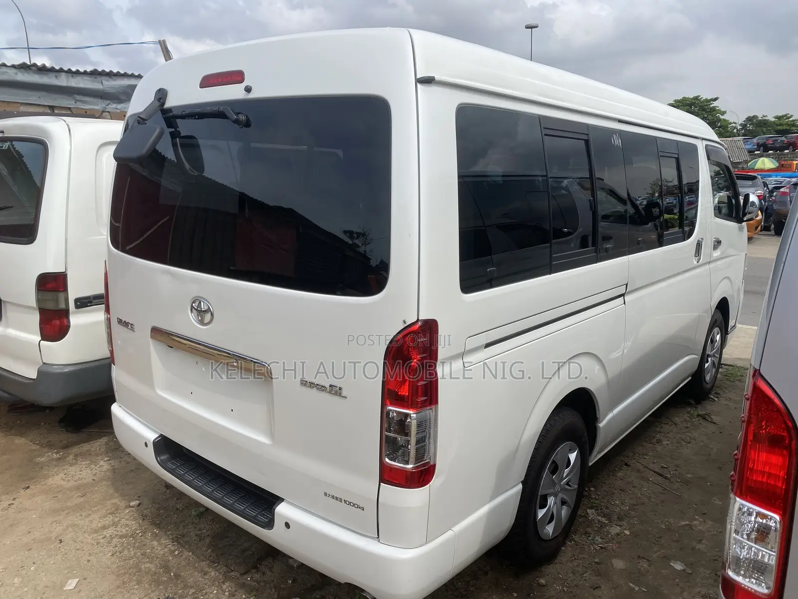 Toyota HiAce 2013 White