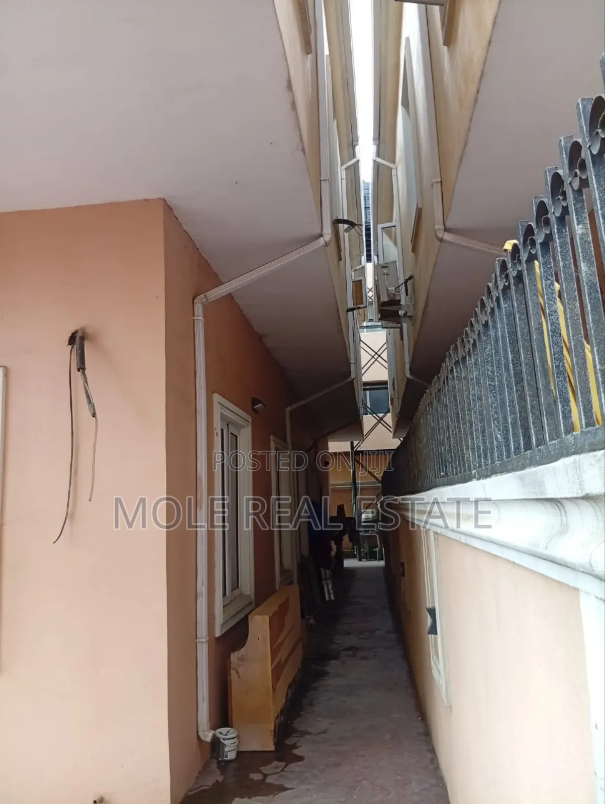Furnished 5bdrm Duplex in Ajao Estate for sale