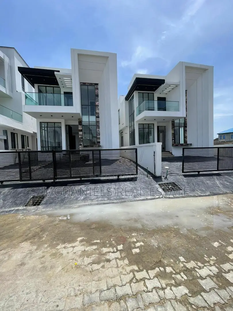 Furnished 5bdrm Duplex in Chevron for sale