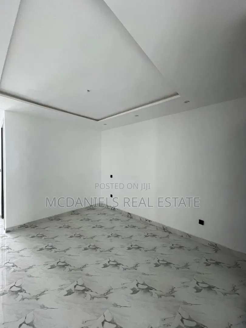 Furnished 5bdrm Duplex in Chevron for sale