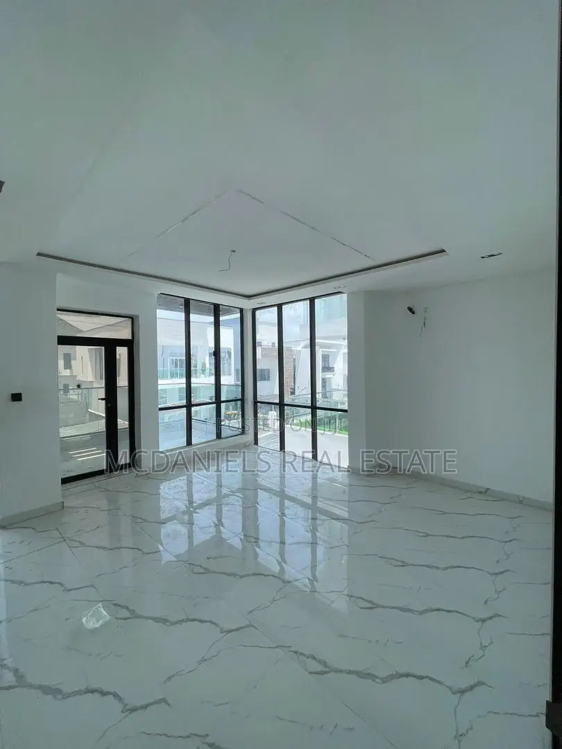 Furnished 5bdrm Duplex in Chevron for sale