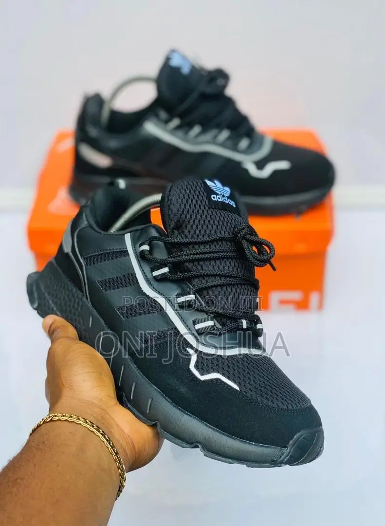 Adidas Sneakers