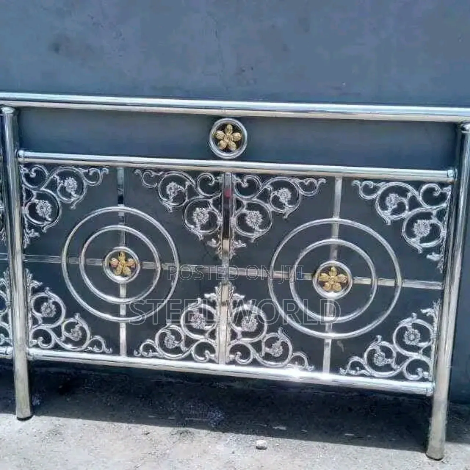 Awesome Silver Flower Design